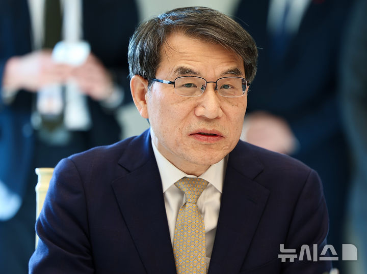 [서울=뉴시스] 고범준 기자 = 노태악 중앙선거관리위원장이 3일 서울 용산 대통령실 청사에서 열린 5부 요인 초청 오찬에서 발언하고 있다. (대통령실통신사진기자단) 2025.12.03. bjko@newsis.com