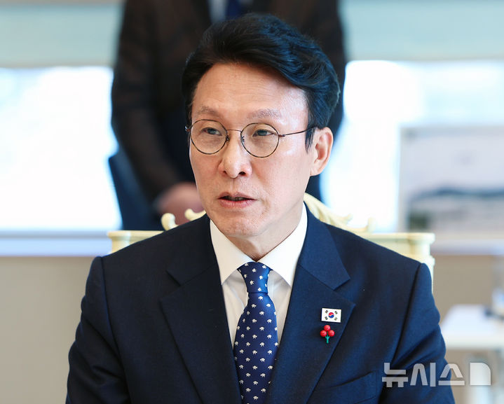 [서울=뉴시스] 고범준 기자 = 김민석 국무총리가 3일 서울 용산 대통령실 청사에서 열린 5부 요인 초청 오찬에서 발언하고 있다. (대통령실통신사진기자단) 2025.12.03. bjko@newsis.com