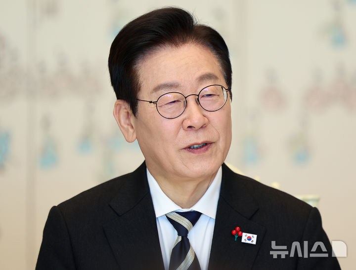 [서울=뉴시스] 고범준 기자 = 이재명 대통령이 3일 서울 용산 대통령실 청사에서 열린 5부 요인 초청 오찬에서 발언하고 있다. (대통령실통신사진기자단) 2025.12.03. bjko@newsis.com