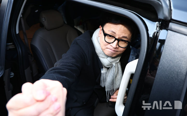 한동훈 당원게시판 논란 점입가경…당은 속도전, 韓은 고소전