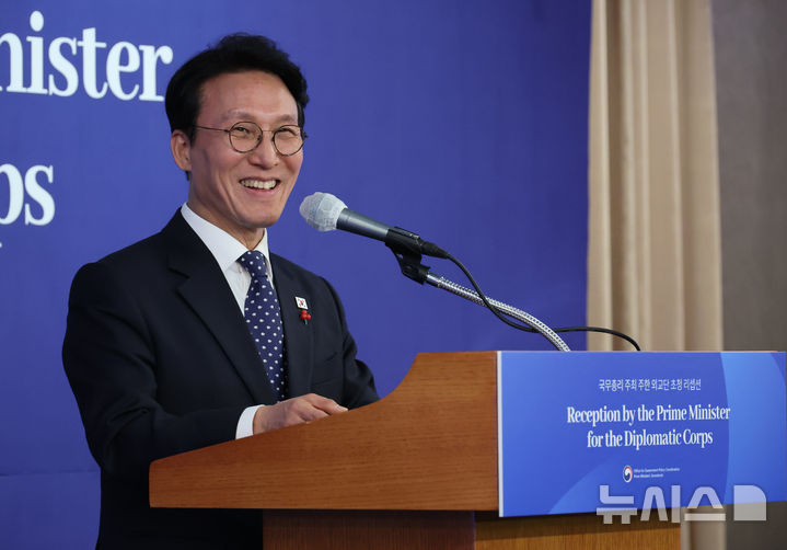 [서울=뉴시스] 김명원 기자 = 김민석 국무총리가 3일 서울 중구 롯데호텔에서 열린 주한 외교단 초청 리셉션에서 환영사를 하고 있다. 2025.12.03. kmx1105@newsis.com