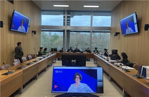 [천안=뉴시스] 유길상 한국기술교육대 총장 등 일행이 1일 스위스 제네바의 국제노동기구를 방문, 글로벌 직업훈련 확대를 위한 간담회를 갖는 모습.(사진=한국기술교육대학 제공). 2025.12.04. photo@newsis.com. *재판매 및 DB 금지