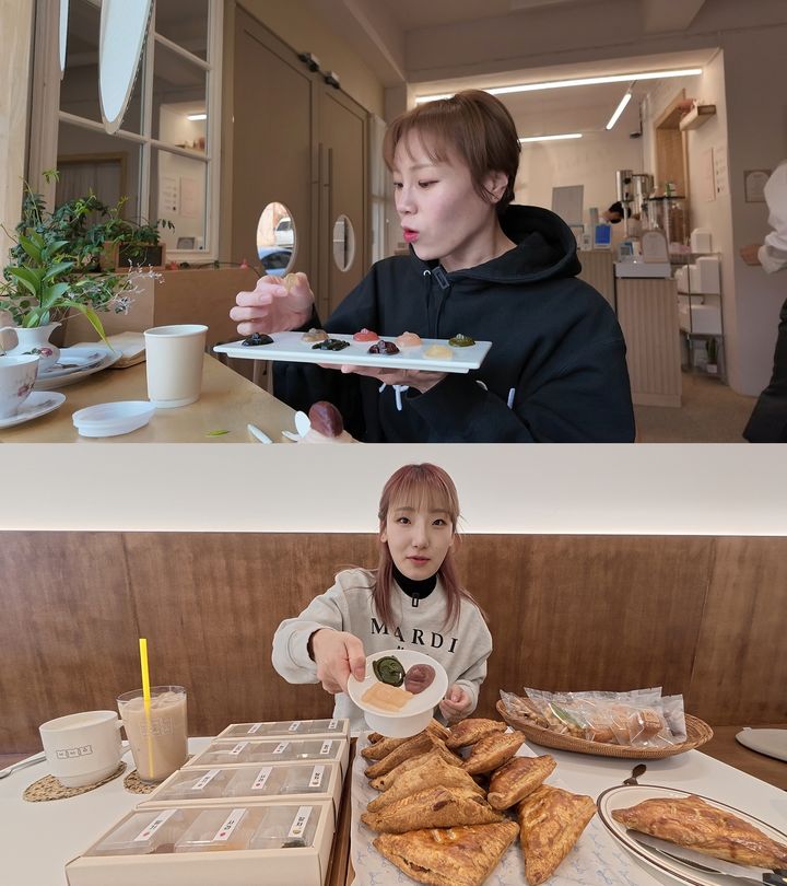  [안동=뉴시스] 인기 먹방 유튜버 '입짧은햇님'과 '히밥'이 안동찜닭파이와 하회탈 양갱을 소개하고 있다. (사진=안동시 제공) 2025.12.04. photo@newsis.com *재판매 및 DB 금지