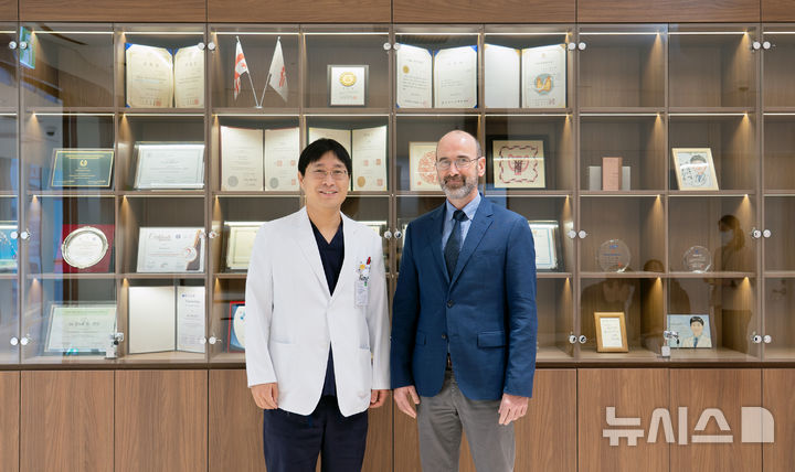 미국·유럽 의료진들 '관심'…아인병원 갑상선암 로봇수술