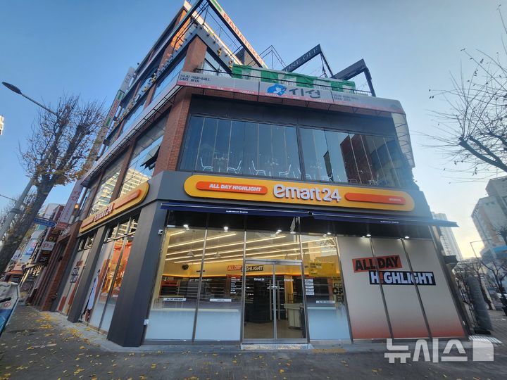 [광주=뉴시스]이마트24는 차세대 가맹점의 표준 모델이 될 프로토타입 매장 '광주첨단본점' 을 오픈한다. 