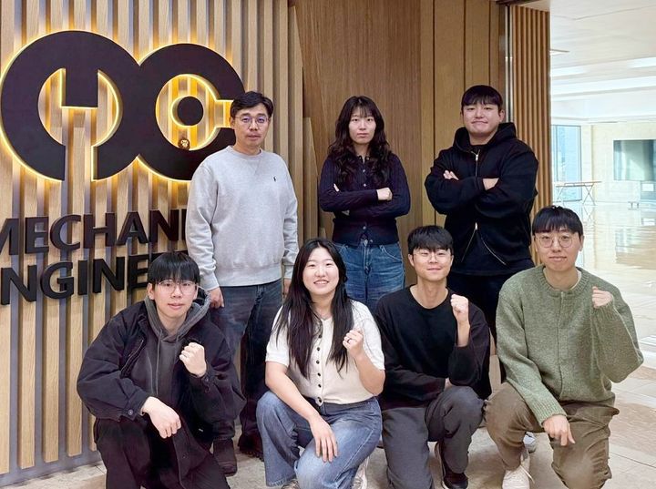 [대전=뉴시스] (윗줄 왼쪽부터) 카이스트 기계공학과 이강택 교수·강예진 박사과정·김동연 박사, (아랫줄 왼쪽부터)이민철 석사과정, 오세은·장승수·김형근 박사과정. *재판매 및 DB 금지