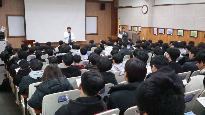 [광주=뉴시스] 광주공업고등학교는 2026학년 신입생 129명을 대상으로 입학 전 오리엔테이션을 실시했다고 4일 밝혔다. (사진=광주공고 제공) photo@newsis.com *재판매 및 DB 금지