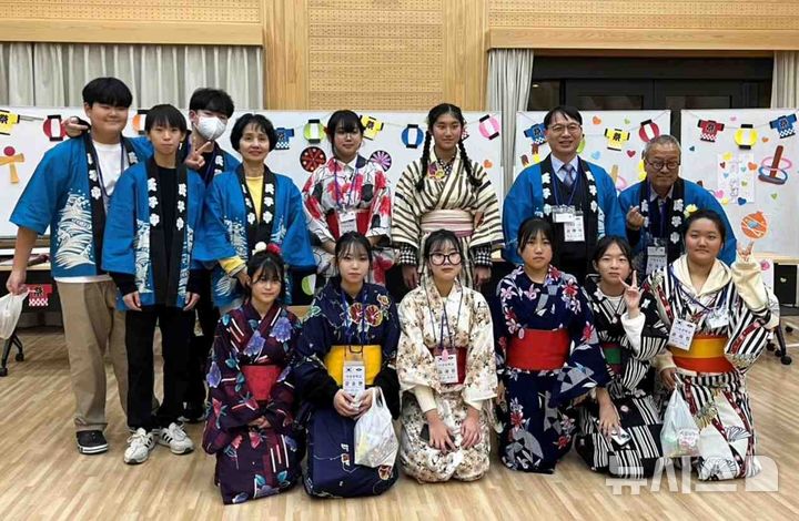 [이천=뉴시스] 경기 이천시 중학생들이 일본 고카시를 방문해 다양한 프로그램을 체험했다. (사진=이천시 제공) 2025.12.04. photo@newsis.com