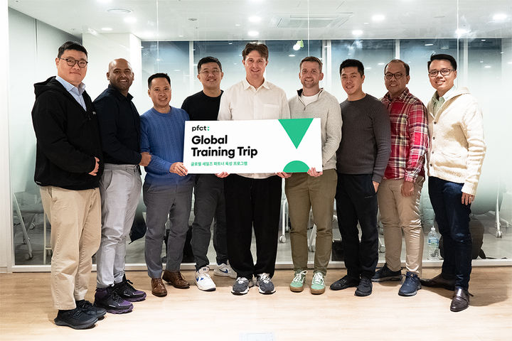 [서울=뉴시스] PFCT의 한국형 렌딩테크 연수 참가자들이 기념촬영을 하고 있다. (사진=PFCT 제공) 2025.12.04. photo@newsis.com *재판매 및 DB 금지