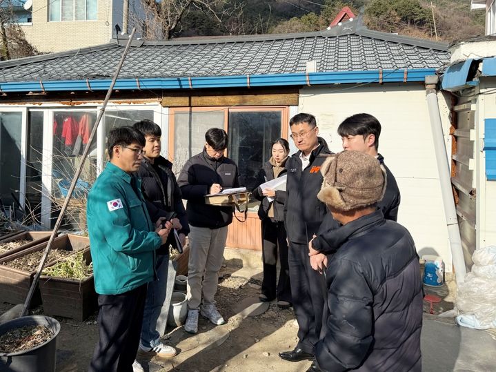 [함양=뉴시스] 동절기 농어촌 민박·야영장 안전 점검. (사진=함양군 제공) 2025.12.04. photo@newsis.com *재판매 및 DB 금지