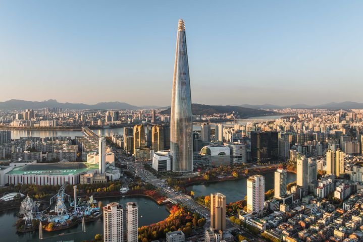 연말 유통가 '희퇴 김부장들' 쏟아져 나온다…한파 속 '제2커리어 지원' 얼마나