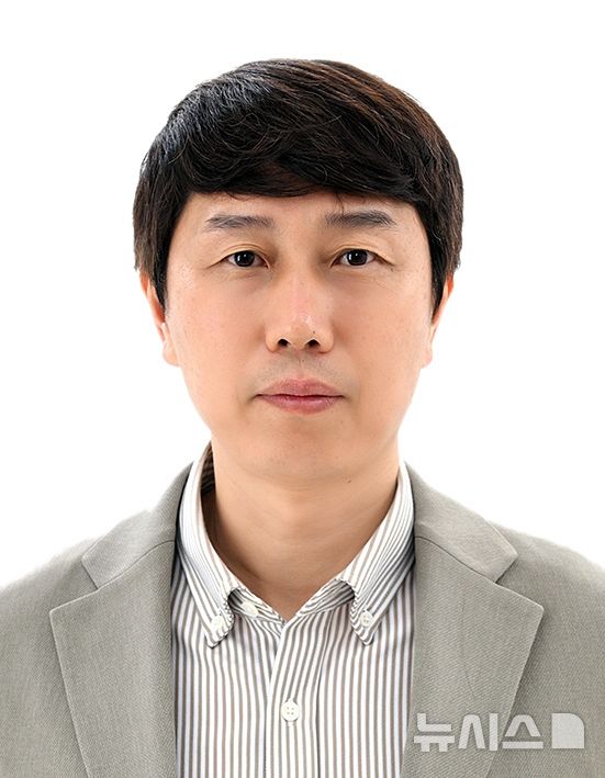 [제주=뉴시스] 제52대 제주도기자협회장에 추대된 이인 제주CBS 부국장. (사진=제주도기자협회 제공) 2025.12.04. photo@newsis.com *재판매 및 DB 금지