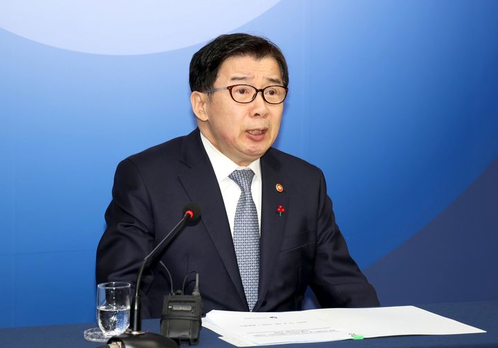 [서울=뉴시스] 유철환 전 권익위 위원장. (사진=국민권익위원회 제공) 2025.12.04. photo@newsis.com *재판매 및 DB 금지