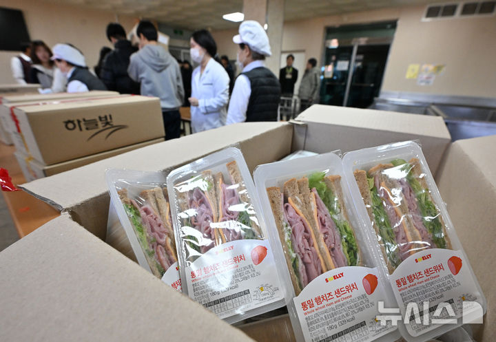 비정규직 총파업으로 제공된 대체식. 2025.12.04. photo@newsis.com 