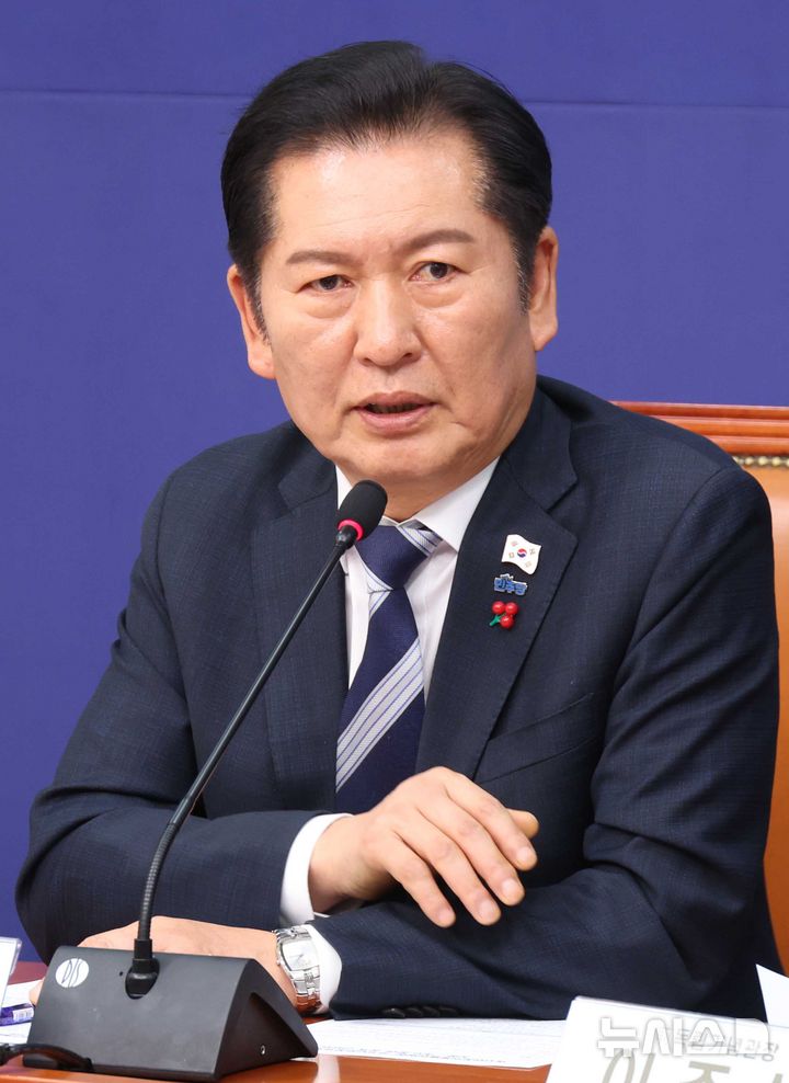 [서울=뉴시스] 조성봉 기자 = 정청래 더불어민주당 대표가 4일 오후 서울 여의도 국회에서 열린 역사와정의특별위원회-국가보훈정책특별위원회 보훈·역사 분야 정책 간담회에서 발언을 하고 있다. 2025.12.04. suncho21@newsis.com