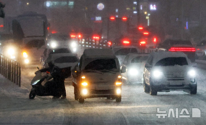 포천 6.1㎝...경기북부 폭설에 교통 통제·정체 극심 - 뉴스 썸네일 이미지