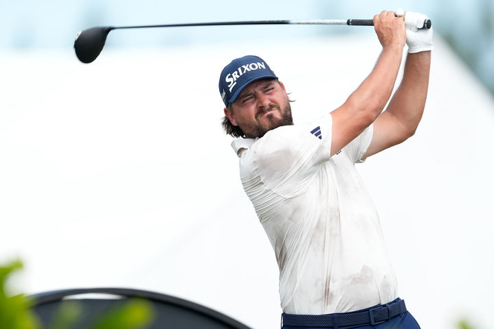 [바하마=AP/뉴시스] 앤드류 노백, 로런 코글린과 출전한 미국프로골프(PGA) 투어와 미국여자프로골프(LPGA) 투어의 공동 주관 대회 그랜트 손턴 인비테이셔널 우승. 2025.12.04.