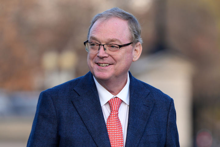 [워싱턴=AP/뉴시스] 케빈 해싯 미국 백악관 국가경제위원회 위원장이 지난 4일(현지 시간) 미국 워싱턴DC 백악관에서 폭스뉴스와 인터뷰하고 있다. 차기 연방준비제도 의장으로 유력한 해싯 위원장은 9일 도널드 트럼프 미국 대통령이 금리 인하를 압박하더라도 굴복하지 않겠다는 입장을 냈다. 2025.12.10.