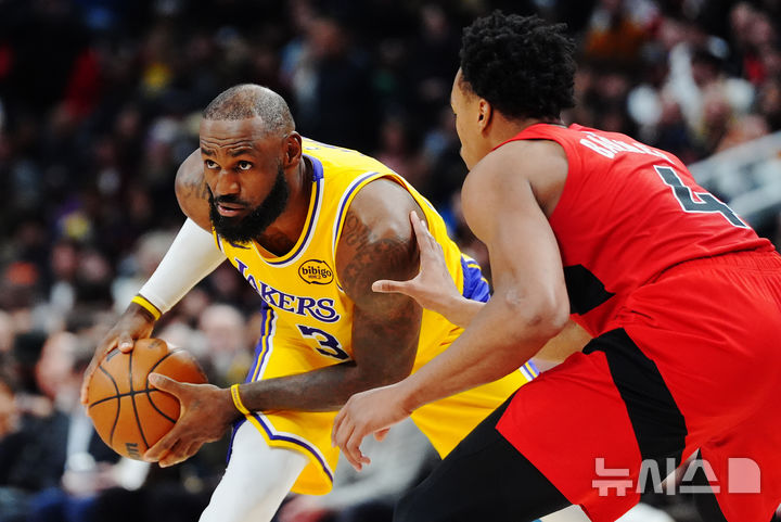 [토론토=AP/뉴시스] 미국프로농구(NBA) 로스앤젤레스(LA) 레이커스의 르브론 제임스. 2025.12.04.