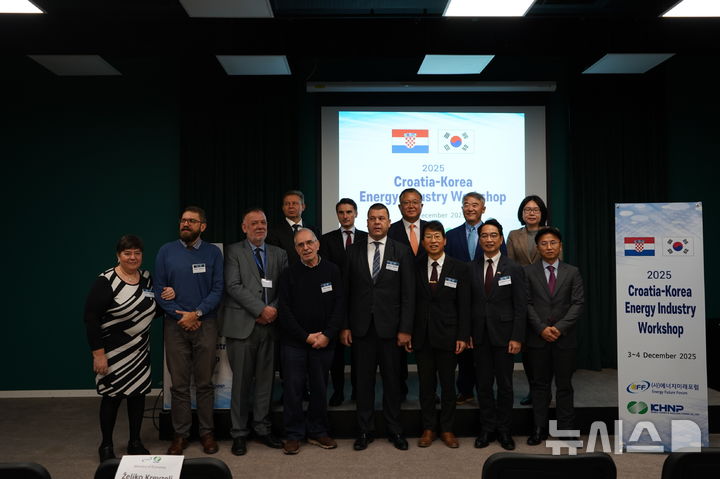 [세종=뉴시스]한국수력원자력은 지난 3일부터 4일(현지시간)까지 크로아티아 자그레브에서 크로아티아 경제부 및 현지 에너지 기관들과 함께 '한-크로아티아 에너지 산업 워크숍'을 성공적으로 개최했다.(사진=한수원 제공)