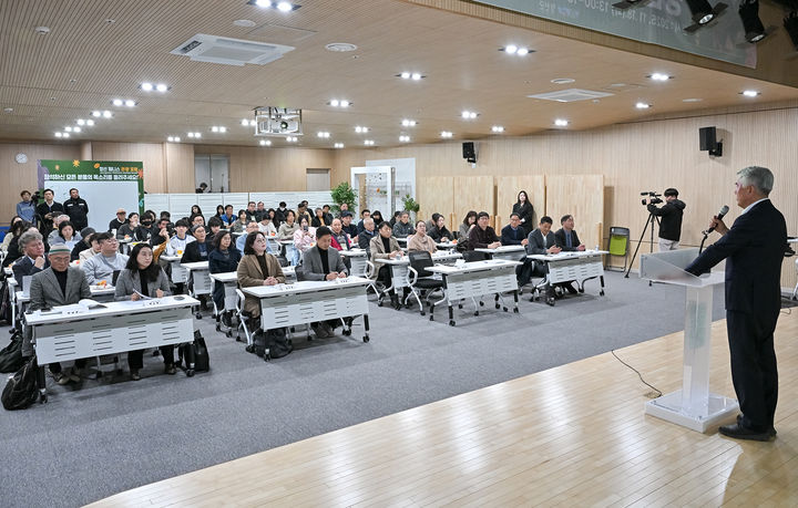 지난 11월 18일 정선 월니스 포럼에 참석한 최승준 정선군수가 정선지역의 특징을 설명하고 있다.(사진=정선군 제공) *재판매 및 DB 금지