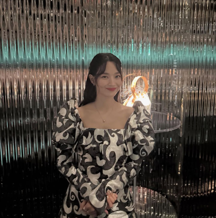 [서울=뉴시스] 배우 신민아. (사진=신민아 인스타그램 캡처) 2025.12.05. photo@newsis.com *재판매 및 DB 금지