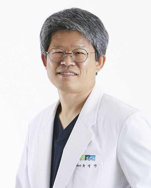 [천안=뉴시스] 순천향대천안병원 윤석만 심뇌혈관질환센터장. (사진=순천향대천안병원 제공) 2025.12.05 photo@newsis.com *재판매 및 DB 금지