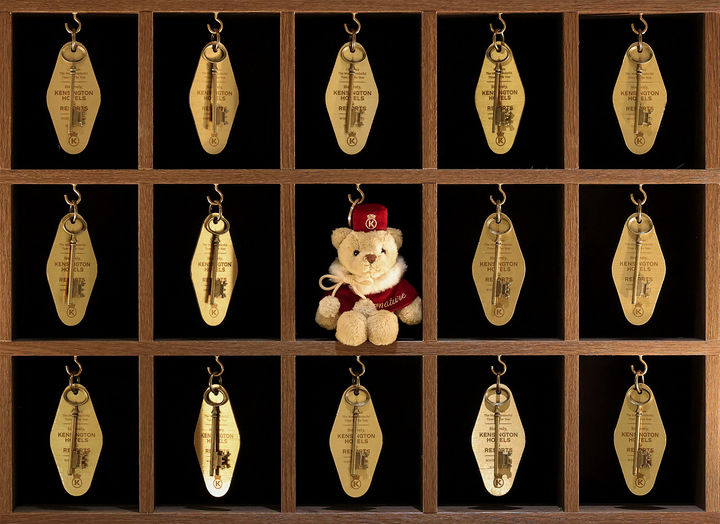 [서울=뉴시스] 이랜드파크가 운영하는 켄싱턴호텔앤리조트는 연말을 앞두고 '켄싱턴 베어'의 시즌 한정판 '메리베어' 열쇠고리를 출시했다. (사진=이랜드파크 제공) 2025.12.05. photo@newsis.com *재판매 및 DB 금지