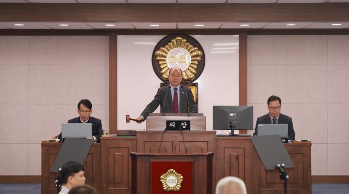 [합천=뉴시스] 제295회 합천군의회 제2차 정례회 제2차 본회의를 개회 (사진=합천군의회 제공) 2025. 12. 05. photo@newsis.com *재판매 및 DB 금지