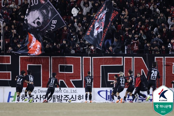 [서울=뉴시스] 프로축구 K리그2 부천FC1995. (사진=한국프로축구연맹 제공) *재판매 및 DB 금지