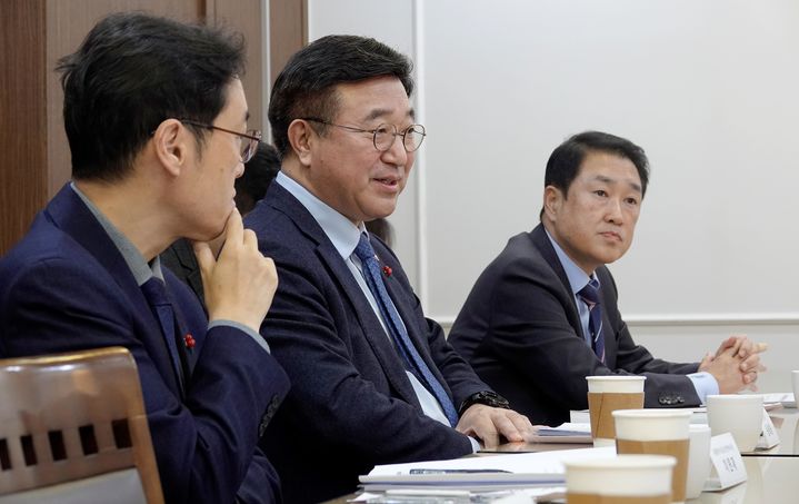 [서울=뉴시스] 윤호중 행정안전부 장관이 지난해 12월 5일 서울 영등포구 의원회관에서 열린 '사회연대경제 관계자 조찬간담회'에 참석해 인사말을 하고 있다. (사진=행정안전부 제공) 2025.12.05. photo@newsis.com *재판매 및 DB 금지