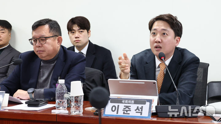 [서울=뉴시스] 김금보 기자 = 이준석 개혁신당 대표가 5일 오전 서울 여의도 국회 의원회관에서 열린 '대한민국 원자력추진잠수함(SSN) 추진의 향후 과제' 세미나에서 발언을 하고 있다. 2025.12.05. kgb@newsis.com