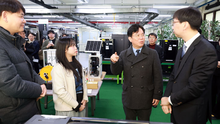 비전공 육군 장교가 AI 전문가로..군인 위한 직업훈련은