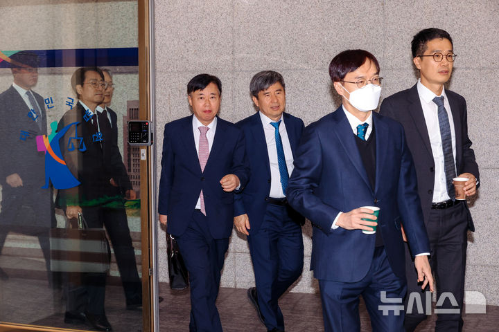 [서울=뉴시스] 김선웅 기자 = 전국의 각급 법원장들이 5일 서울 서초구 대법원에서 열린 전국법원장회의에 참석하고 있다. (공동취재) 2025.12.05. photo@newsis.com