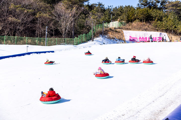[김해=뉴시스]김해 김해가야테마파크 눈썰매장.(사진=경남도 제공) 2025.12.06. *재판매 및 DB 금지