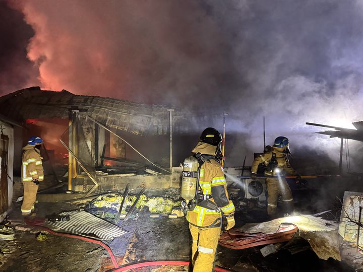 전북 김제시의 한 단독주택에서 불이 나 80대 여성이 숨진 채 발견됐다.(사진=전북특별자치도소방본부 제공)  *재판매 및 DB 금지