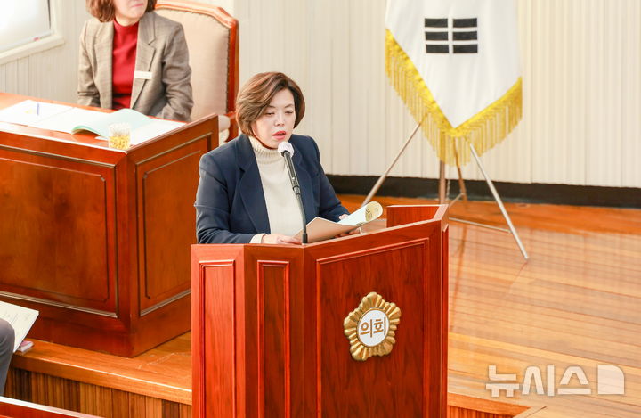 [과천=뉴시스] 신계용 시장이 지난 5일 열린 제294회 과천시의회 제2차 정례회에서 내년도 시정 구상을 밝히고 있다. (사진=안양시 제공). 2025.12.06. photo@newsis.com