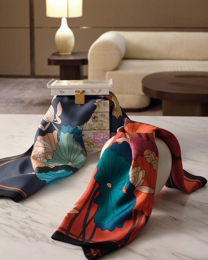 조선 팰리스x디자인하우스 혜(HYE) ‘연화문 트리 레드’와 ‘연화문 트리 네이비’ *재판매 및 DB 금지