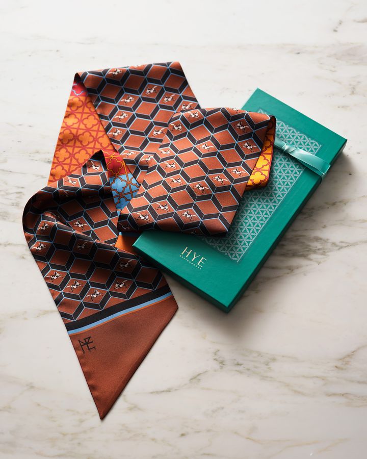 조선 팰리스x디자인하우스 혜(HYE) ‘말과 창살문 브라운’ *재판매 및 DB 금지