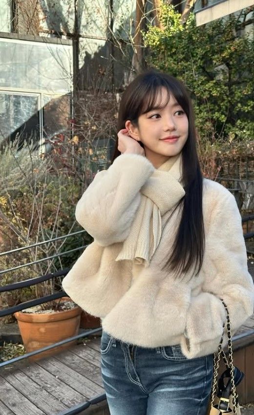 [서울=뉴시스] 이유비. (사진=이유비 인스타그램 캡처) 2025.12.06. photo@newsis.com  *재판매 및 DB 금지