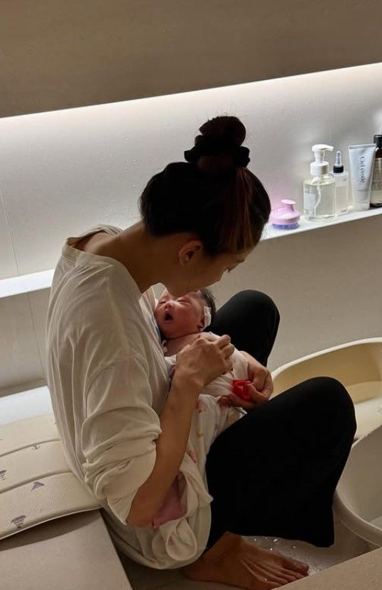 [서울=뉴시스] 이시영과 딸의 모습. (사진=이시영 인스타그램 캡처) 2025.12.06. photo@newsis.com  *재판매 및 DB 금지