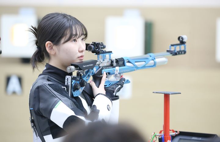 [서울=뉴시스]여자 공기소총 10ｍ 한국신기록을 세운 최가혜. (사진=대한사격연맹 제공)