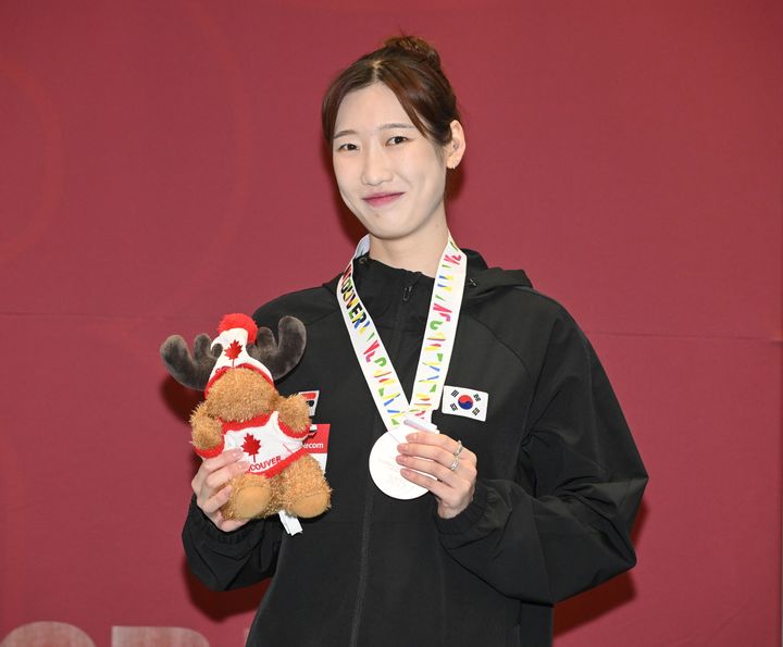 [서울=뉴시스]캐나다 밴쿠버 월드컵 동메달 획득한 임태희. (사진=대한펜싱협회 제공)