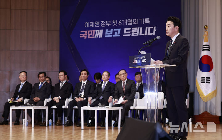 [서울=뉴시스] 최동준 기자 = 강훈식 비서실장이 7일 서울 용산 대통령실 청사에서 열린 3실장 및 수석비서관 '대통령실 6개월 성과 간담회'에서 발언하고 있다. 2025.12.07. photocdj@newsis.com