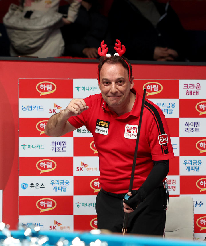 [서울=뉴시스] 프로당구 2025~2026시즌 8차 투어 '하림 PBA-LPBA 챔피언십'에서 우승한 산체스. (사진 = PBA 제공) *재판매 및 DB 금지