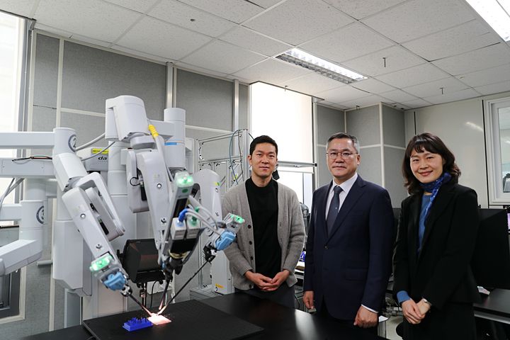  *재판매 및 DB 금지