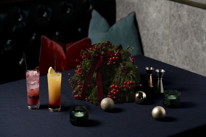 [서울=뉴시스] 시그니엘 부산, 크리스마스 생화 리스 만들기 클래스 진행.(사진=롯데호텔앤리조트 제공) *재판매 및 DB 금지