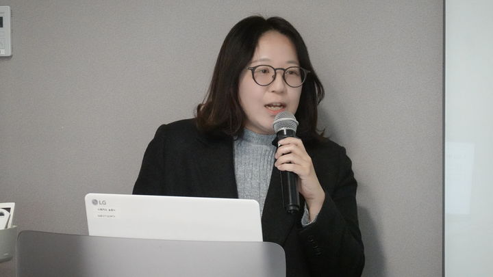 [서울=뉴시스] 한국인터넷진흥원(KISA)에 따르면 국제인터넷주소기구(ICANN)는 내년 4월 중 gTLD 생성 신청을 받을 예정이다. 이정민 KISA 인터넷주소정책팀장이 지난 4일 신규 gTLD 신청 관련해 발표하고 있다. (사진=KISA 제공) *재판매 및 DB 금지