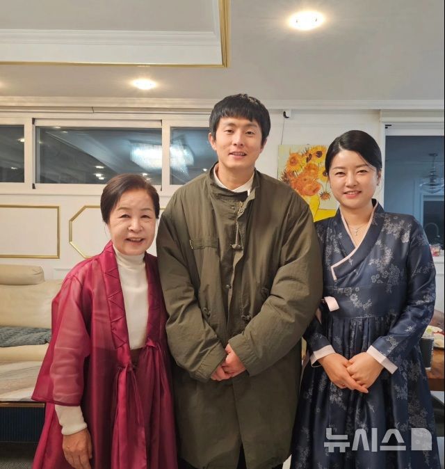 [서울=뉴시스]방송인 기안84가 무속인으로부터 내년 운세와 관련해 조언을 들었다. 2025.12.08. (사진 = 기안84 인스타그램 캡처) photo@newsis.com *재판매 및 DB 금지