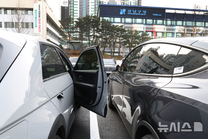 [서울=뉴시스]강남구청 주차장.